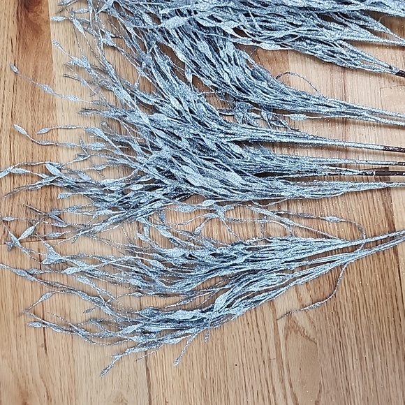 16 tree picks , silver glitter - Picture 2 of 3